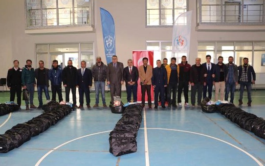 Şırnak'ta Amatör Futbolculara Spor Malzemesi Dağıtıldı