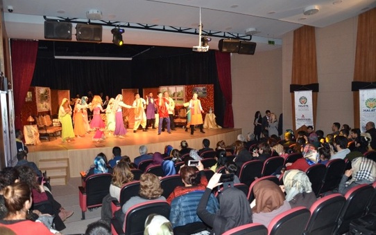 Kocaeli'de 'Bir Millet Direniyor' Tiyatro Gösterisi