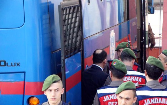 Fetö Davasında Hakimin Kitap Esprisi Güldürdü