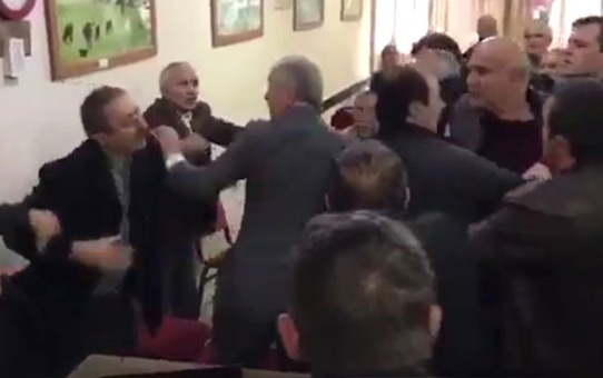 CHP'li Bektaşoğlu Kahvehanede Vatandaşlarla Tartıştı