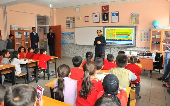 Akşehir'de Öğrenci-yazar Buluşmaları Sürüyor