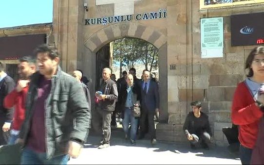 Vatandaşlara 'Evet' İçin Cami Çıkışı Şeker Dağıtıldı