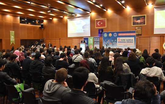 Gençler Girişimcilik Hikayelerini Dinliyor