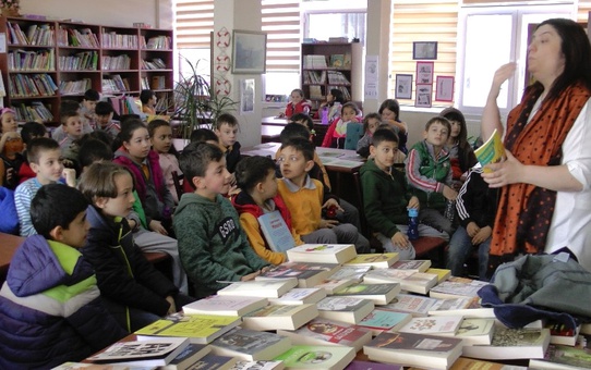Minik Öğrenciler Öykü Yazarını Tanıdılar