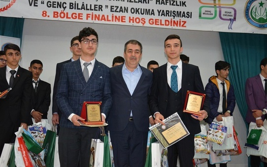 Genç Bilaller' Ezanı Güzel Okuma ve 'Kur'an'ın Genç Muhafızları' Hafızlık Yarışması Edremit'te...