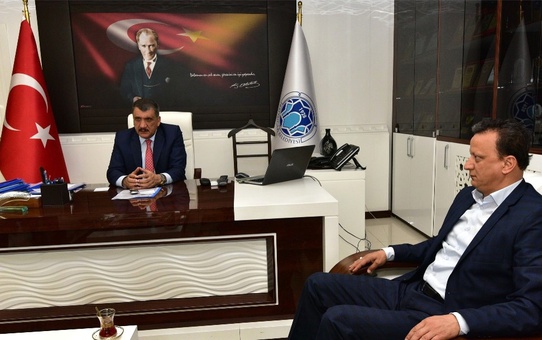 Mim-Der'den Başkan Gürkan'a Plaket
