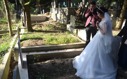 Helallik İçin Nikah Masasından Mezarlığa Gittiler