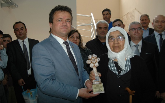 Hayırseverden Eğitime Z-kütüphane Desteği