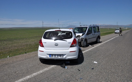 Bulanık'ta Trafik Kazası: 5 Yaralı