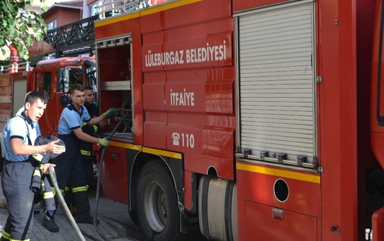 Apartmanda Çıkan Yangın Büyümeden Söndürüldü