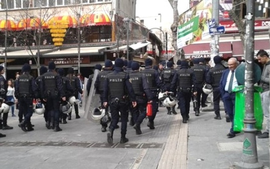 Başkentte Açlık Grevine Destek Veren Gruba Polis Müdahalesi