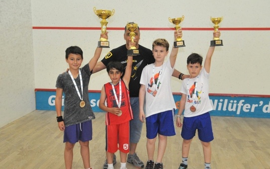 Squash Müsabakaları Nefes Kesti