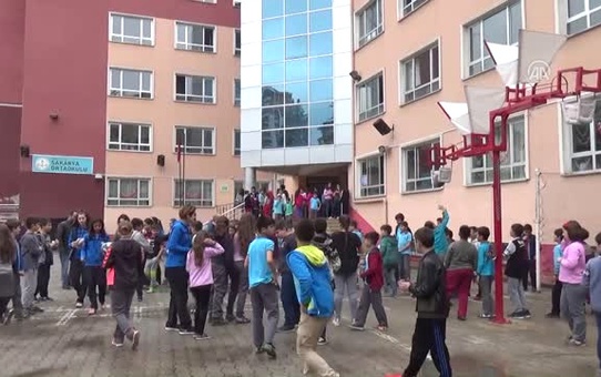 Öğrencileri Için Voleybol Smaç Makinesi Geliştirdi