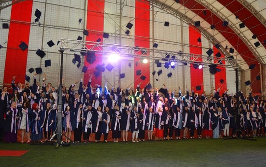 Öğrencilerin Mezuniyet Sevinci
