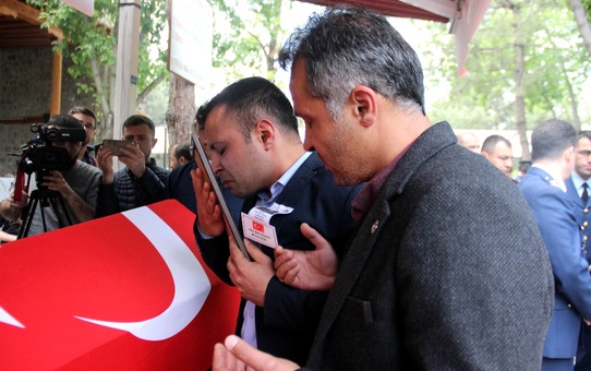 Şehit Kardeşine Çanakkale Şiiri Ile Veda Etti
