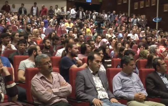 Nazım'ın Şiirinden Etkilendi Yolunu Bilime Çevirdi