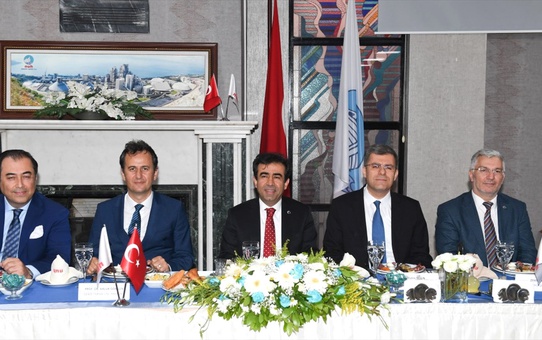 Vali Güzeloğlu Nuh Çimento İftarına Katıldı