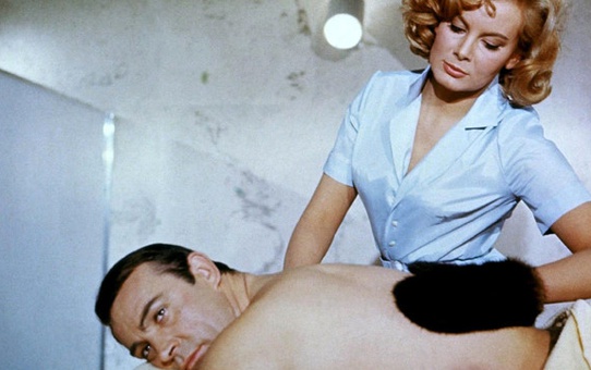 'Bond kızı' Molly Peters 75 Yaşında Hayatını Kaybetti