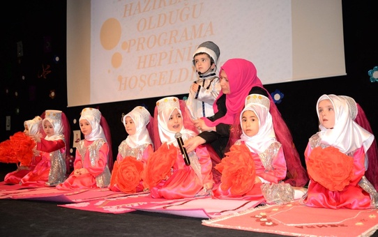 Of'ta Anaokulu Öğrencilerinden Kur'an ve Hadis Şöleni