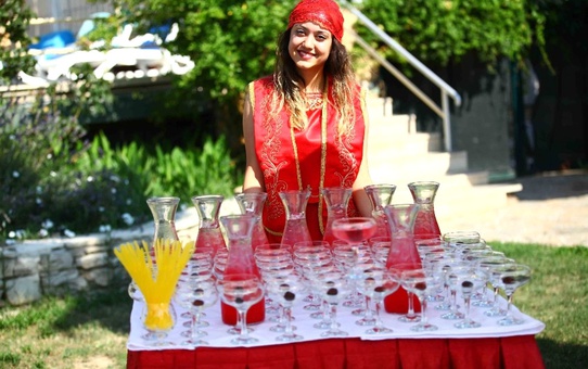 Kuşadası'nda Yetişen Meyveler Festivallerle Turistlere Tanıtılıyor