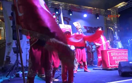 Manisa'da Mehter Eşliğinde Demokrasi Nöbeti