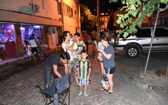 Bodrum Türkiye'nin Batı Bölgesi 6.3 Büyüklüğünde Depremle Sallandı (3)