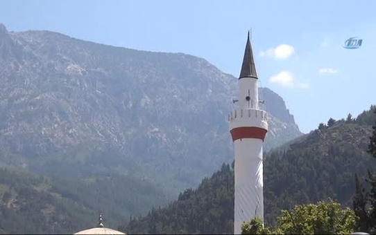 Cumhurbaşkanının Talimat Verdiği Caminin Minaresi Boyanıyor