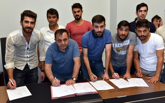 Yakutiyespor, Bal Ligi İçin Toplu İmza Attı