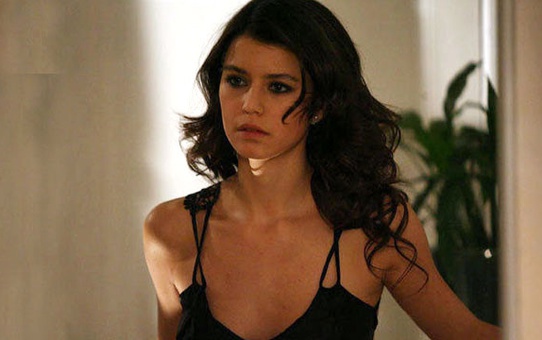 Beren Saat, Yeni Oynayacağı Diziden Bölüm Başı 120 Bin Lira Alacak