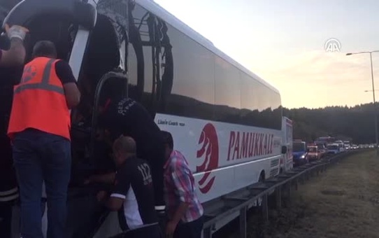 Trafik Kazası: 1 Ölü, 21 Yaralı (2)