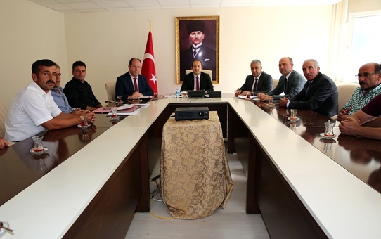 Vali Pehlivan, Muhtarla Haftalık Toplantılarına Devam Ediyor