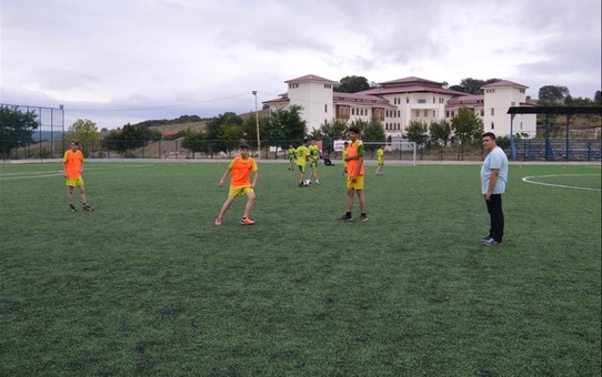 İvrindi' de 18 Yaş Altı Kaymakamlık Futbol Turnuvası Başladı