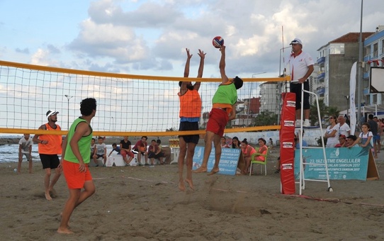 Yakakent'te Plaj Voleybolu Turnuvası