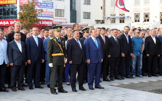 Esenyurt'ta Zafer Bayramı Cumhuriyet Meydanı'nda Kutlandı