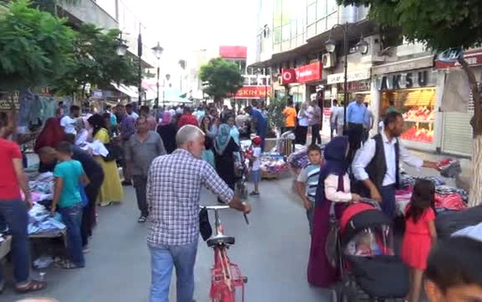 Iğdır'da Bayram Pazarı Kuruldu