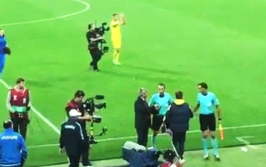 Mircea Lucescu, Maç Biter Bitmez Hakemin Üstüne Telefonla Koştu