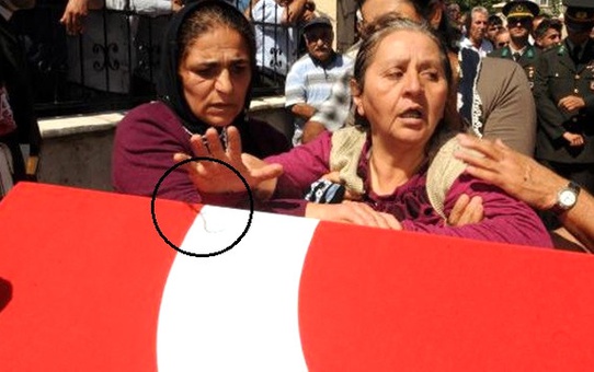 Astsubay Annesinden Oğluna Yürek Dağlayan Veda: Tabut Üzerinde Bir Tutam Saç