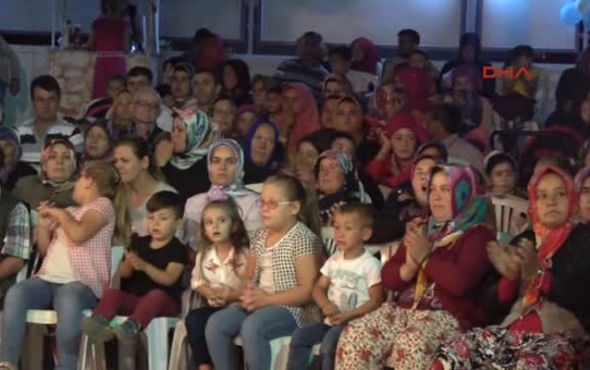 Balıkesir Tülütabaklar Sünnet Çocukları İçin Sahnede