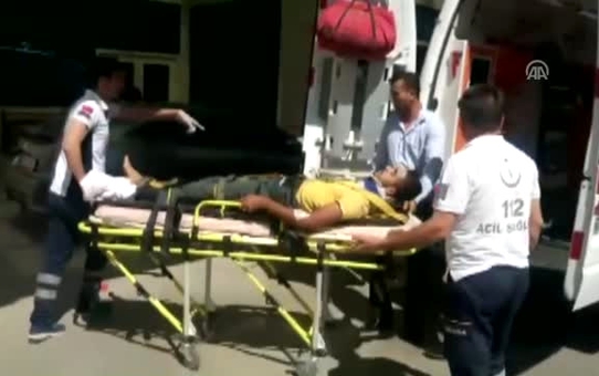Tarım Aracı Devrildi: 3 Yaralı