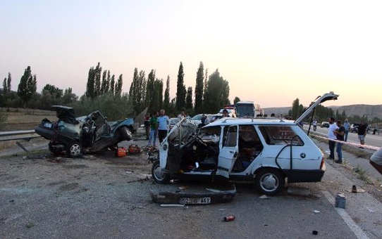 2- Çorum'da Kaza: 1 Ölü, 3 Yaralı
