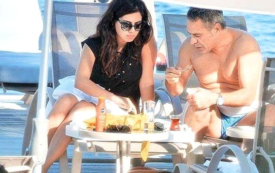 Ersun Yanal, CHP'li Eski Başkanın Kızıyla Dünya Evine Girdi