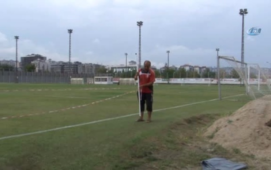 Alpay Özalan'ın Basına Çektirdiği Şerit, Yönetim Tarafından Kaldırıldı