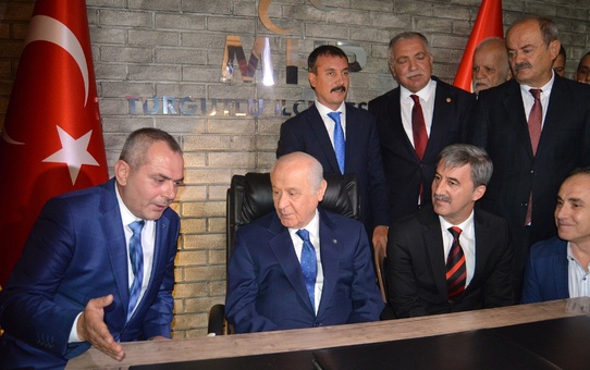 Bahçeli'den Turgutlu Teşkilatına Ziyaret