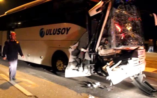 Samsun Otobüs, Kamyona Çarptı: 2 Ağır 5 Yaralı