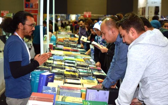 Van'da Kitap Fuarına Yoğun İlgi