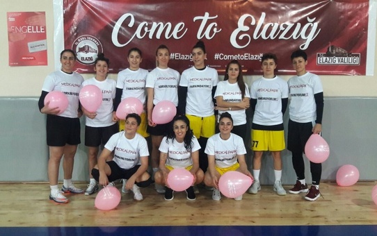 Kadın Basketçiler, Meme Kanserine Dikkat Çekti