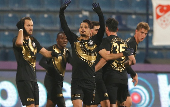 Osmanlıspor, Sahasında Gençlerbirliği'ni 2-0 Yendi