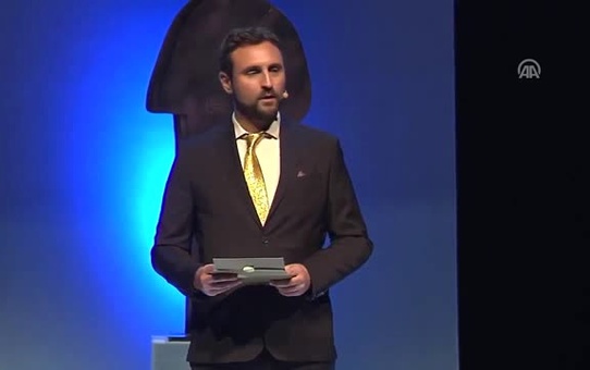 İsveç'in En Prestijli Edebiyat Ödülünü Müslüman Yazar Kazandı - Stockholm