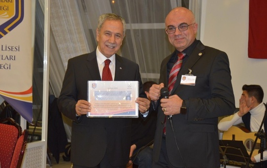 Arınç'a 52 Yıl Sonra Lise Diploması Sürprizi