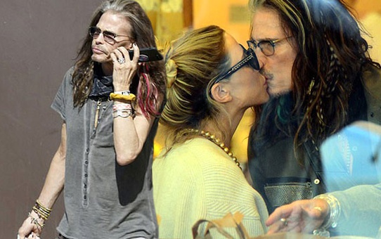 Aerosmith Grubunun Solisti, Kendisinden 41 Yaş Küçük Sevgilisiyle Öpüşürken Görüntülendi